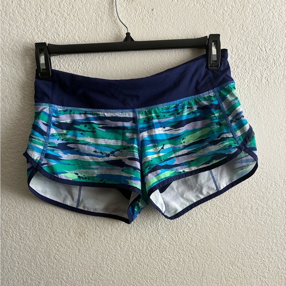 Lululemon Women Seven Wonders Blue Hero Green Print 2.5" Run Speed Shorts 6 - Picture 4 of 16